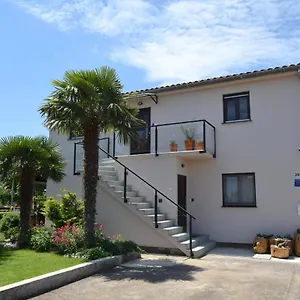  Apartment Aki